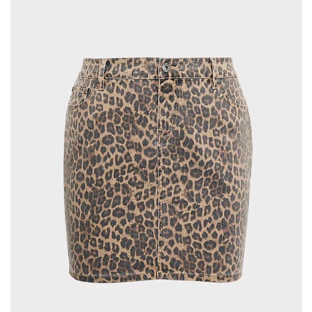 Leopard print mini skirt